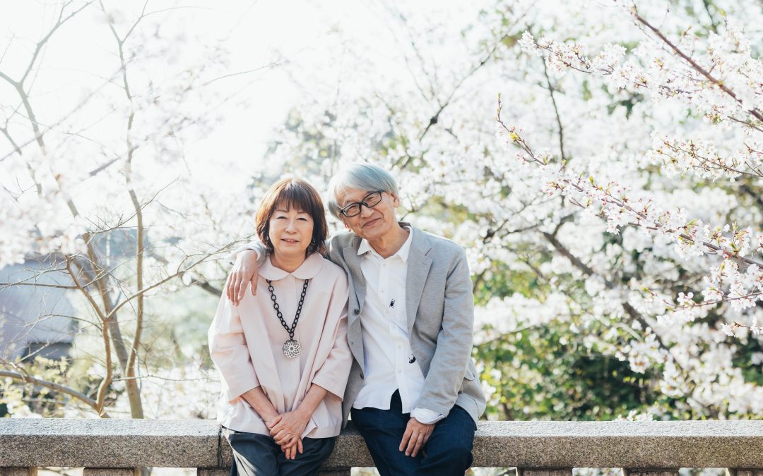 桜と一緒にご夫婦で撮影 ＠桜トンネルと護国神社